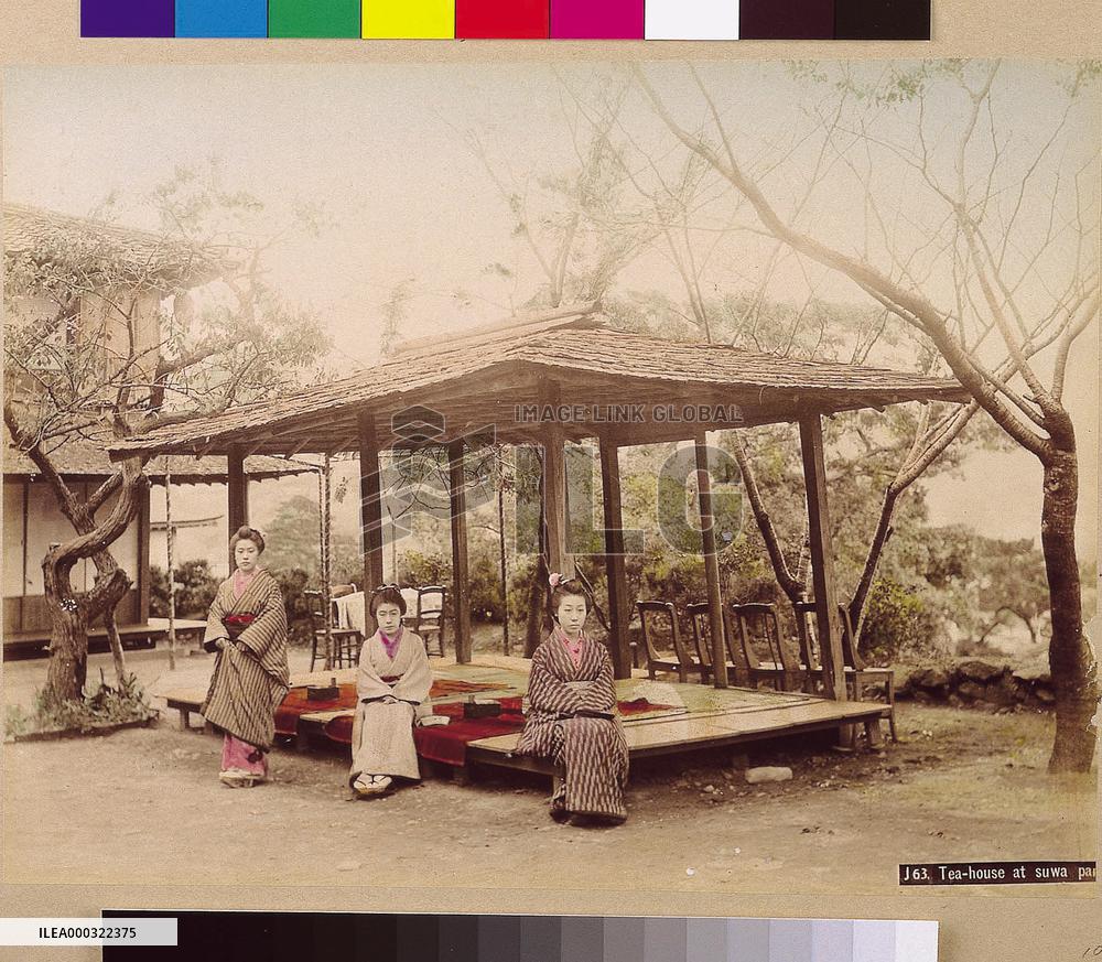 A teahouse in the precincts of Suwa Shrine
