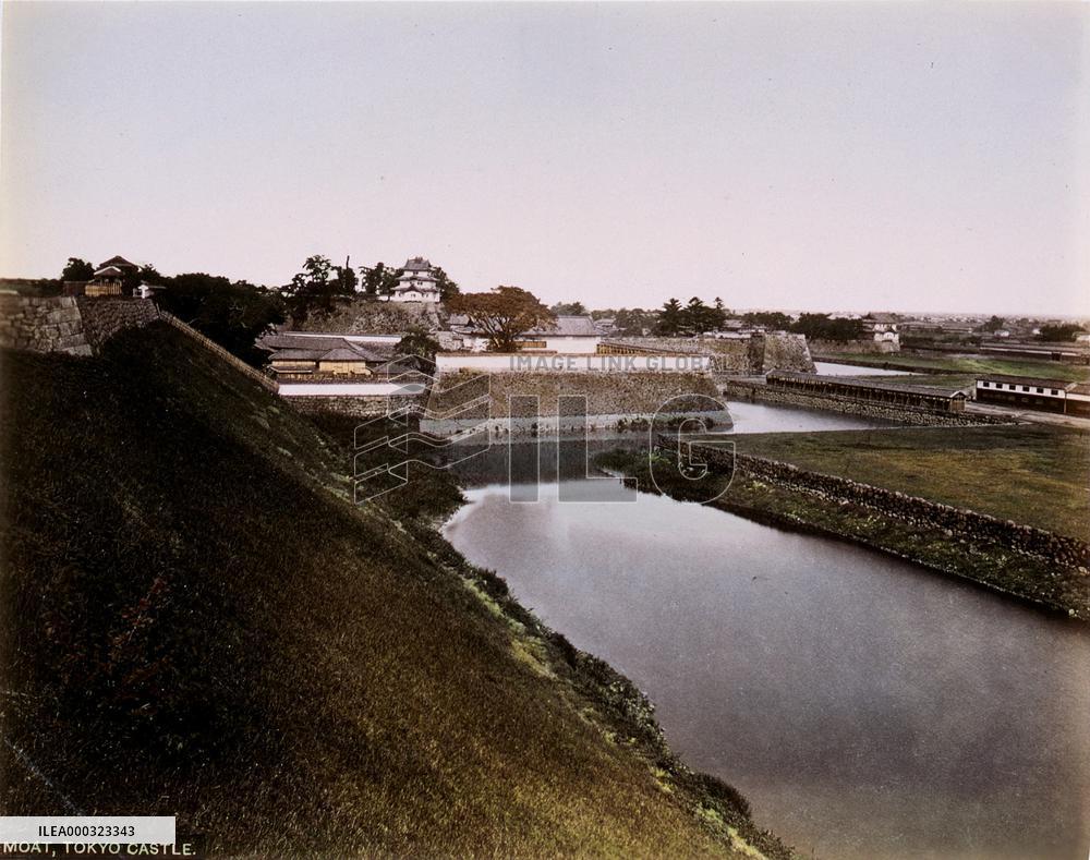 Daimyo street near west gate of imperial palace
