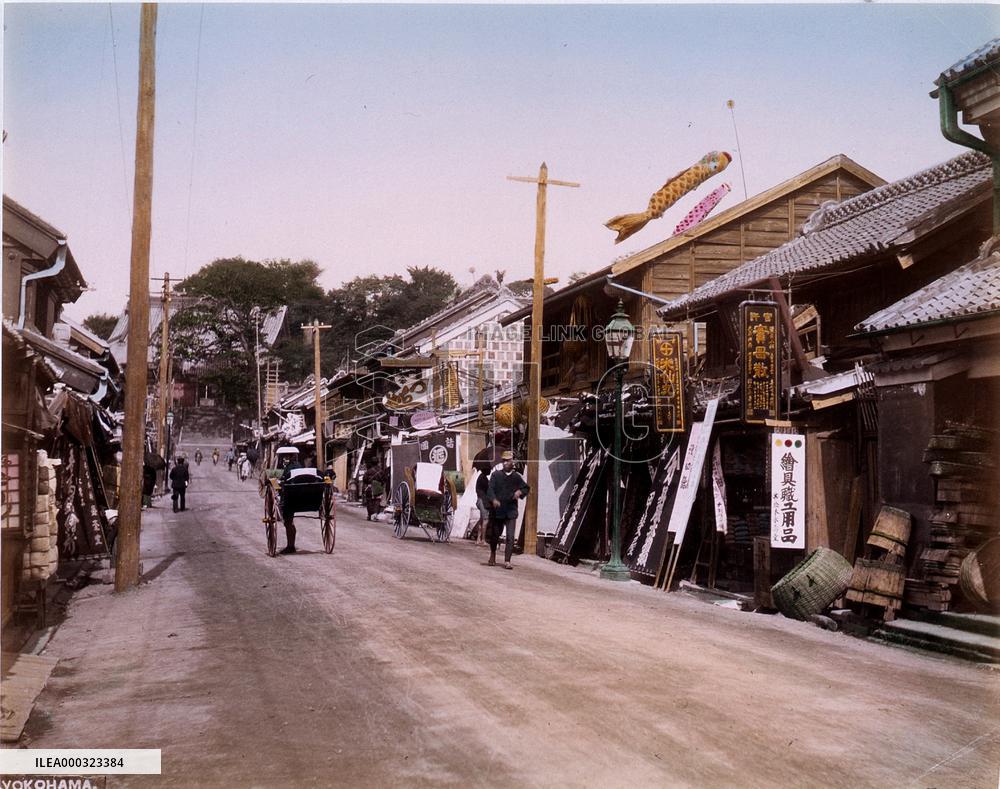 View in front of the gate of YOKOHAMA sotokuin temple