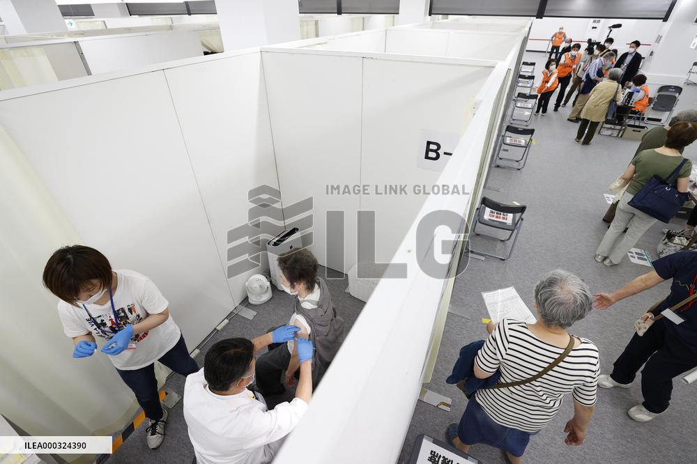 Mass vaccination center in Kobe