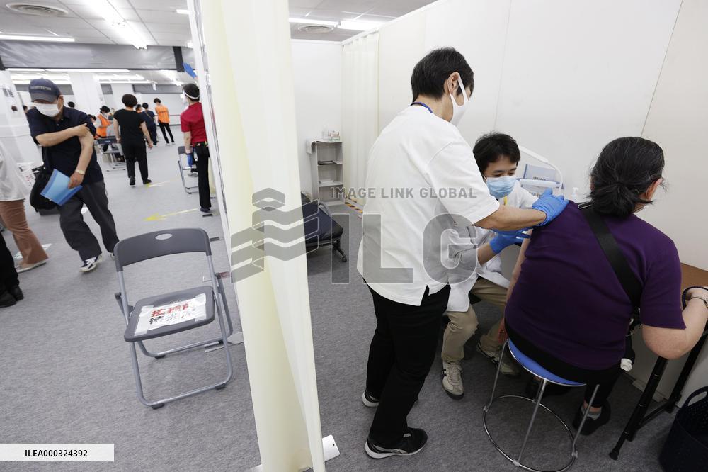 Mass vaccination center in Kobe