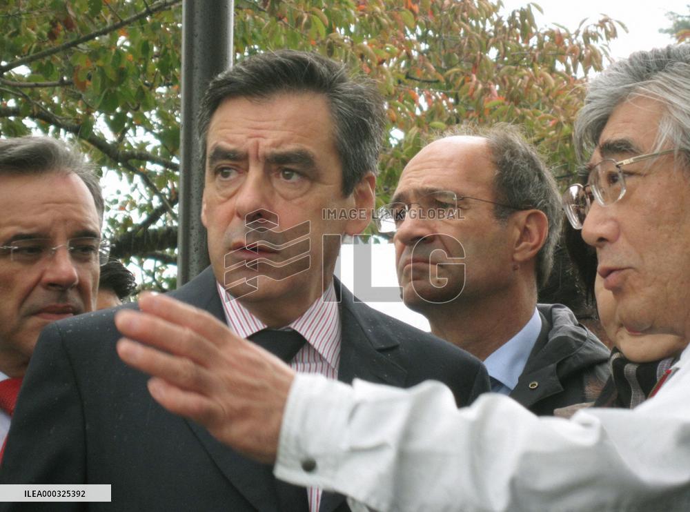 French PM Fillon in disaster-hit Ishinomaki