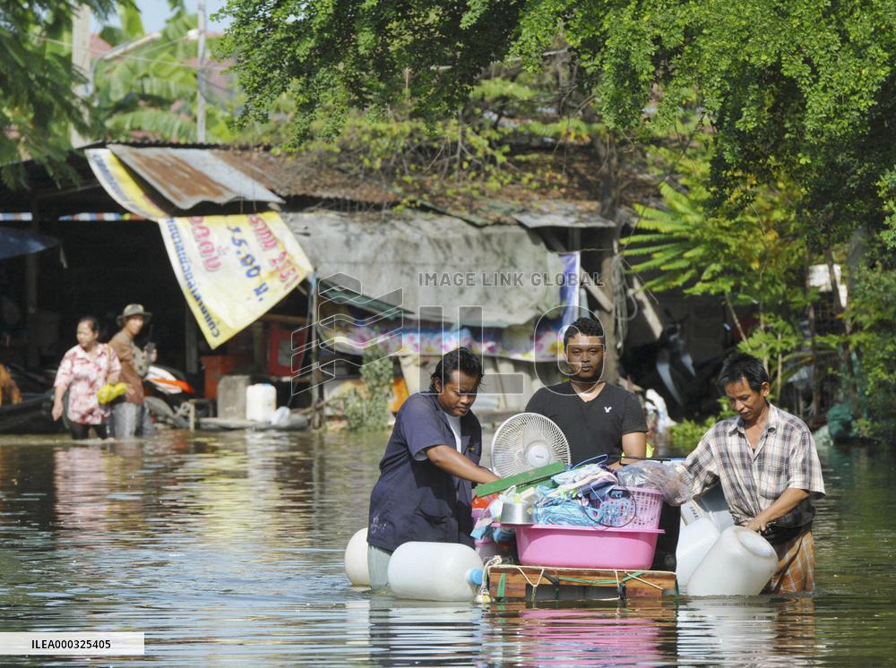 Flood-hit Bangkok suburbs