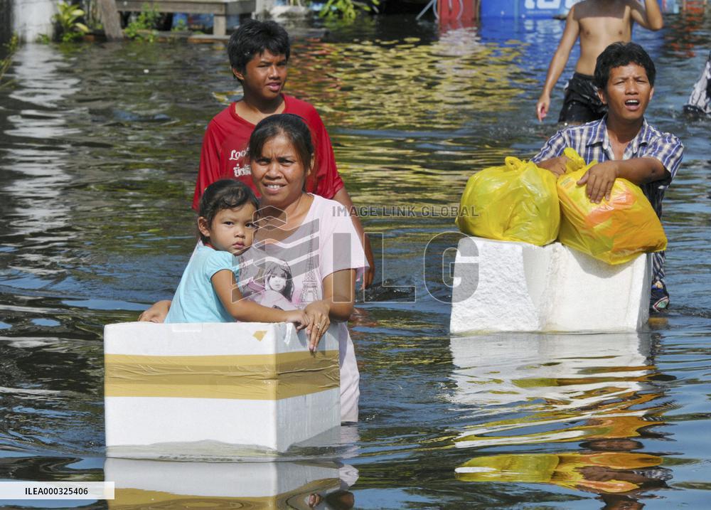 Flood-hit Bangkok suburbs