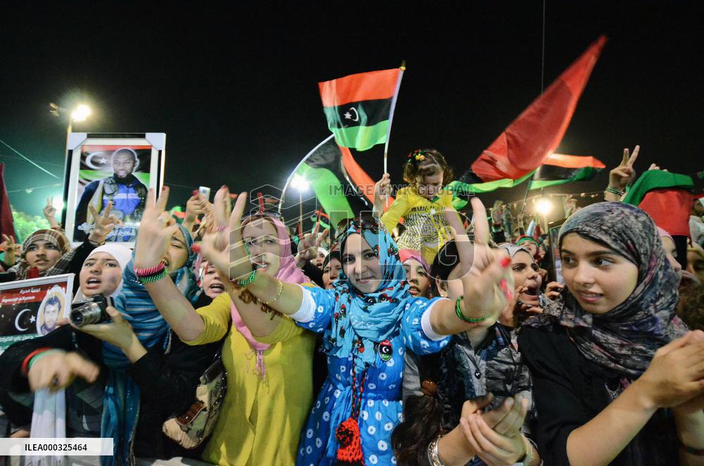 Libyans celebrate Gaddafi's death