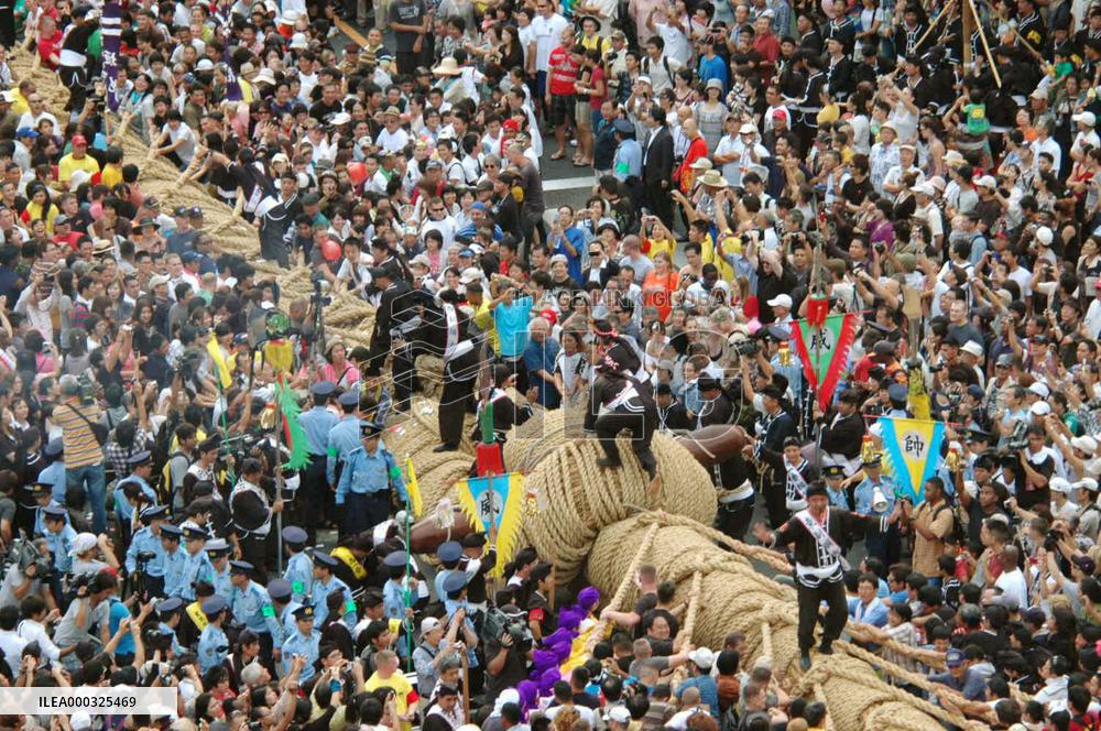 Giant tug-of-war in Okinawa