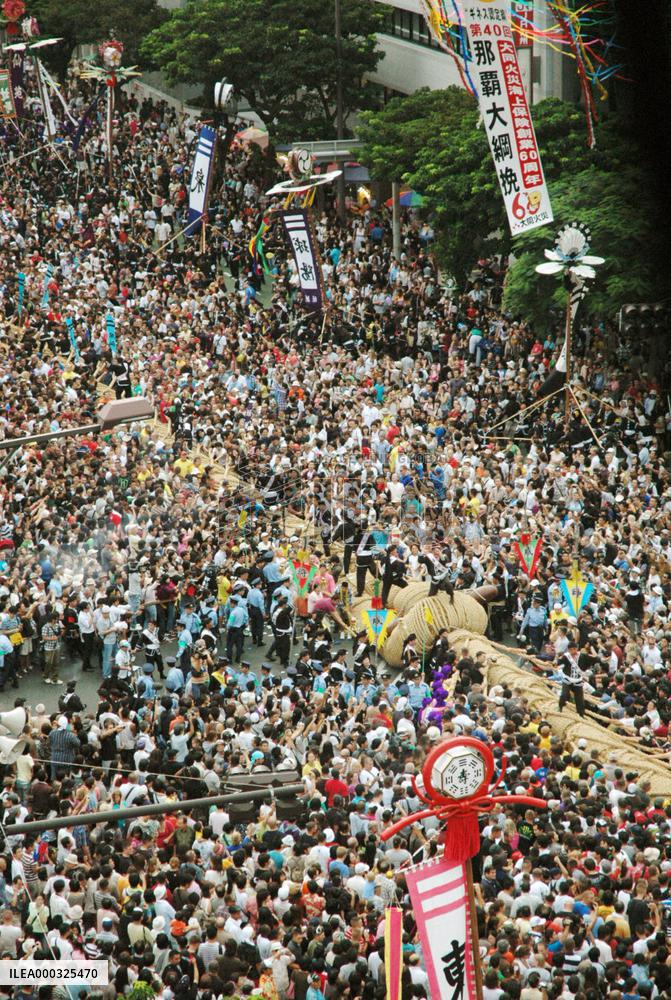 Giant tug-of-war in Okinawa