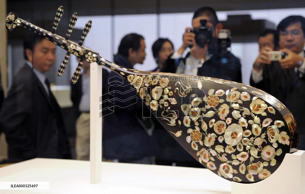 CORRECTED Biwa lute in Nara's depository