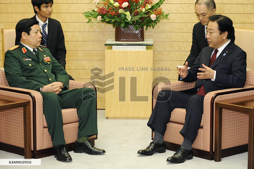 Japanese PM, Vietnamese defense minister