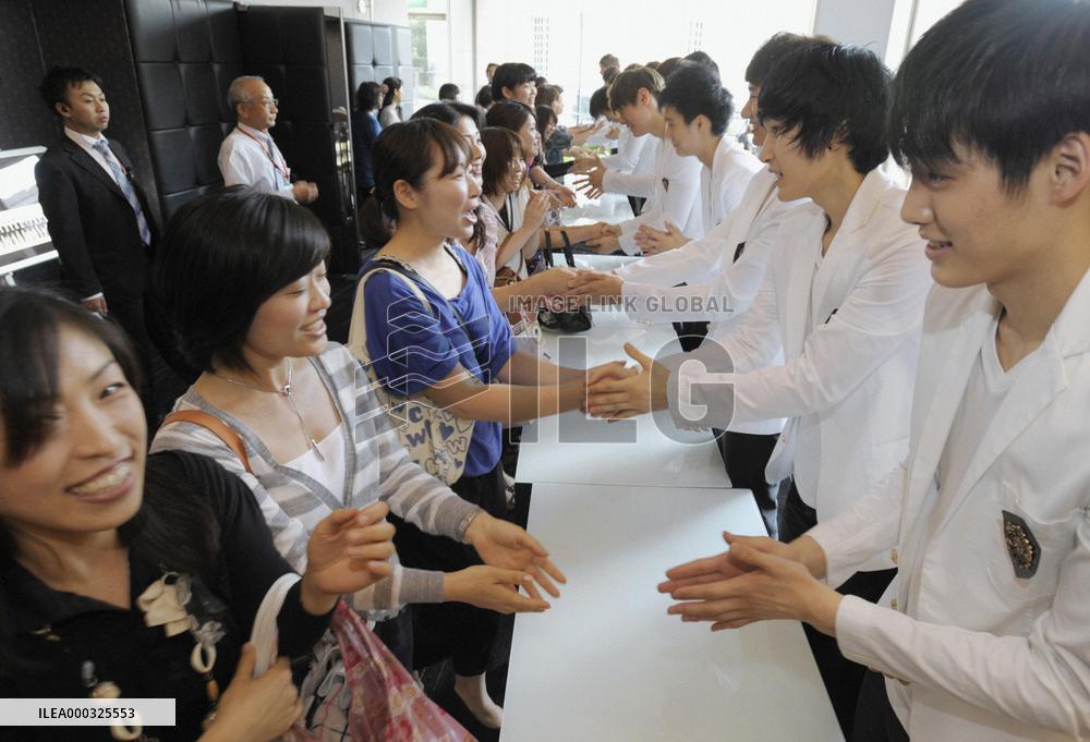 Japan's K-pop fans turn to promising new faces