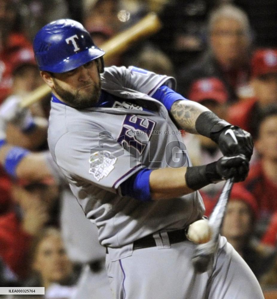 Cardinals even World Series 3-3