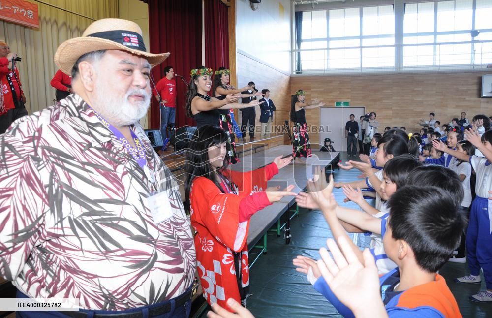 Takamiyama, Olympic champion Yamaguchi visit Iwaki