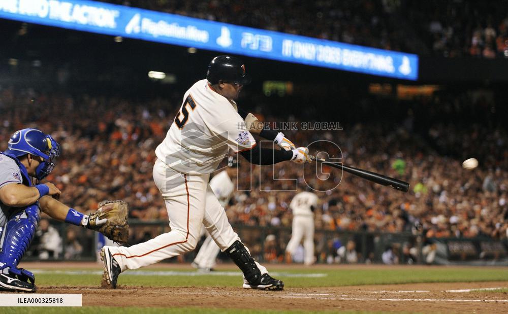 Giants shut out Rangers in Game 2