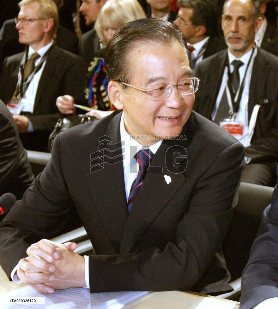 Kan, Wen meet on sidelines of ASEM
