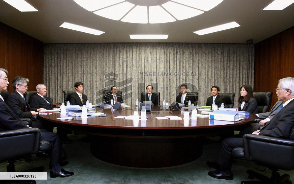 BOJ weighs monetary easing