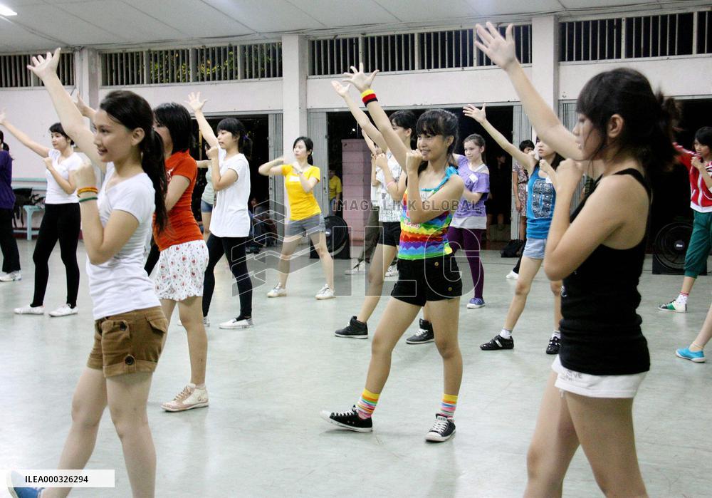 Indonesian girls vie to become S.E. Asian twins of AKB48