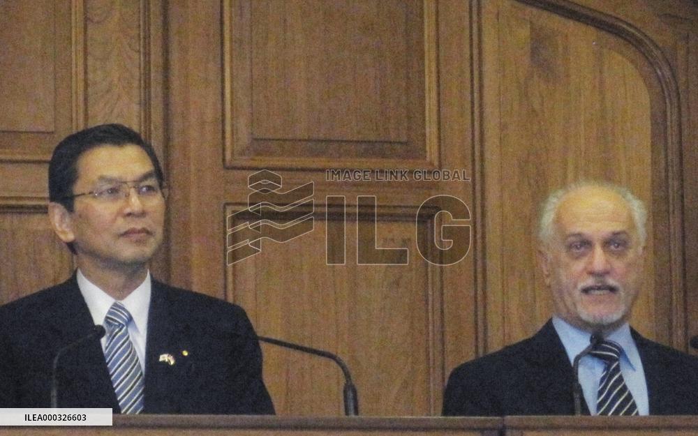 Japan, Iraq discuss oil field