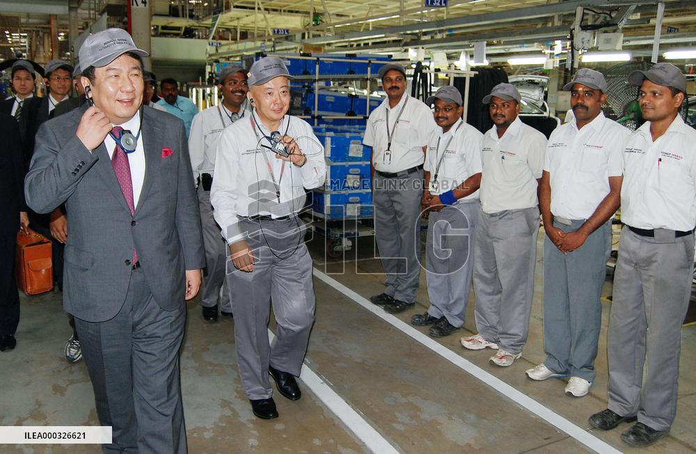 Industry minister Edano at auto plant in India
