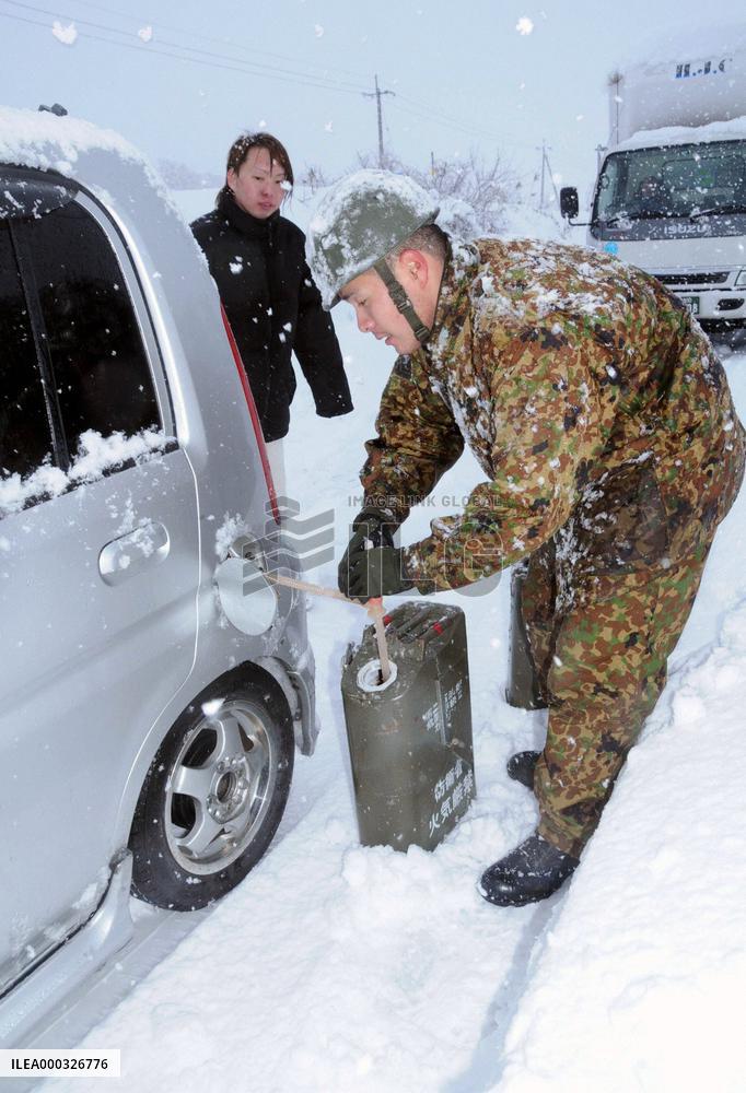 Snow hits western Japan