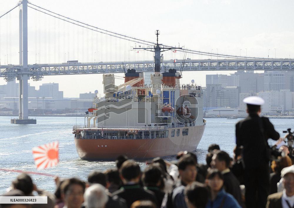 Icebreaker Shirase leaves for Antarctica