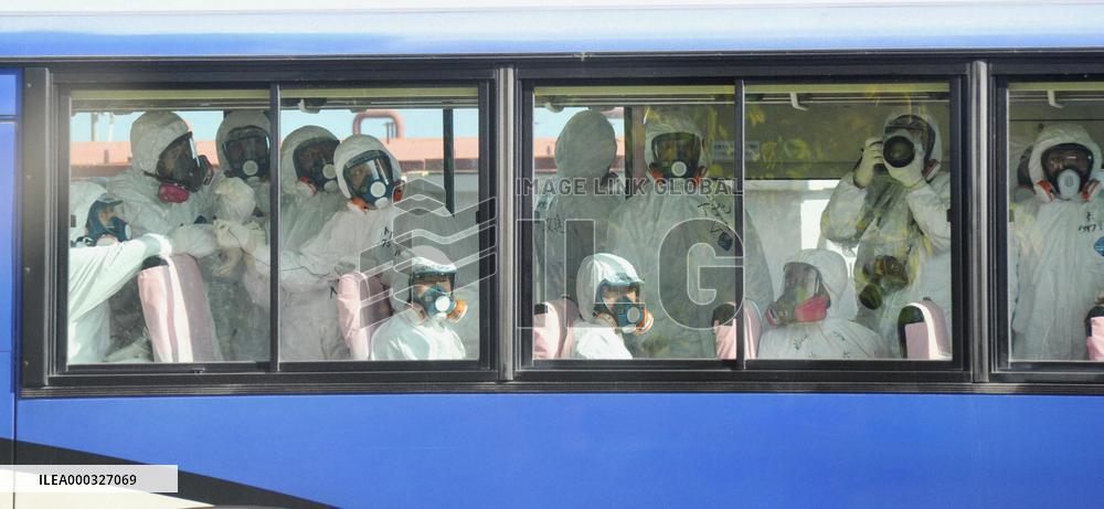 Fukushima complex opened to media for 1st time since March disast