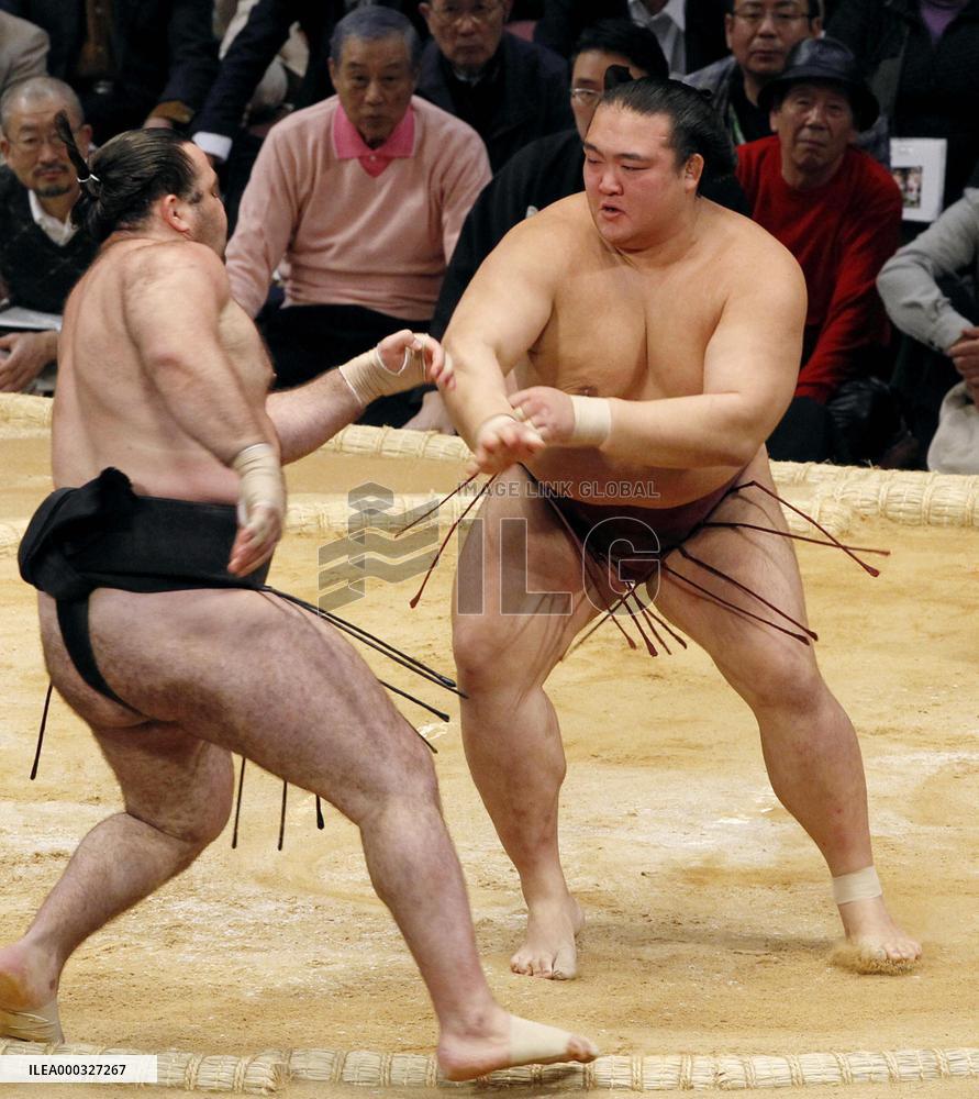 Kisenosato beats Aran