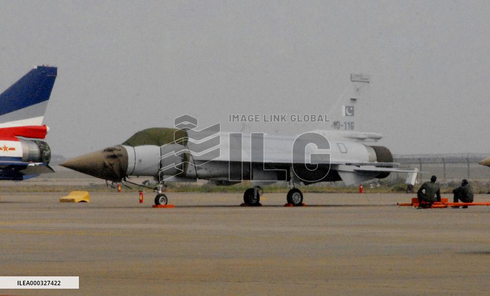 China unveils new fighter