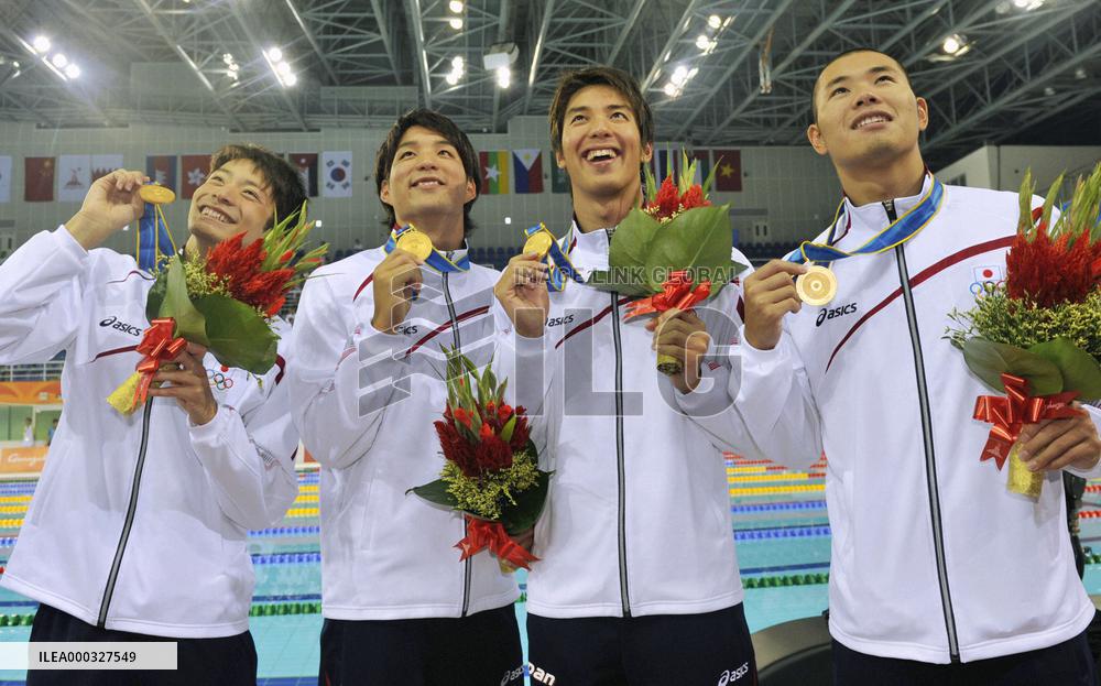 Japan wins men's 4x100 swimming relay