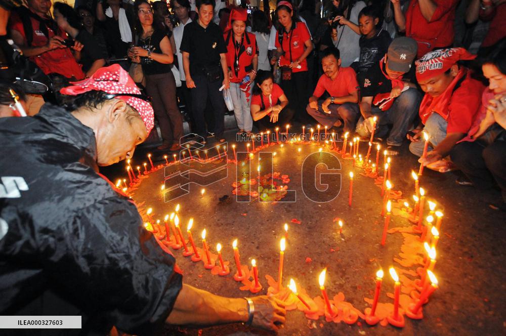 Thai demonstrators remember victims