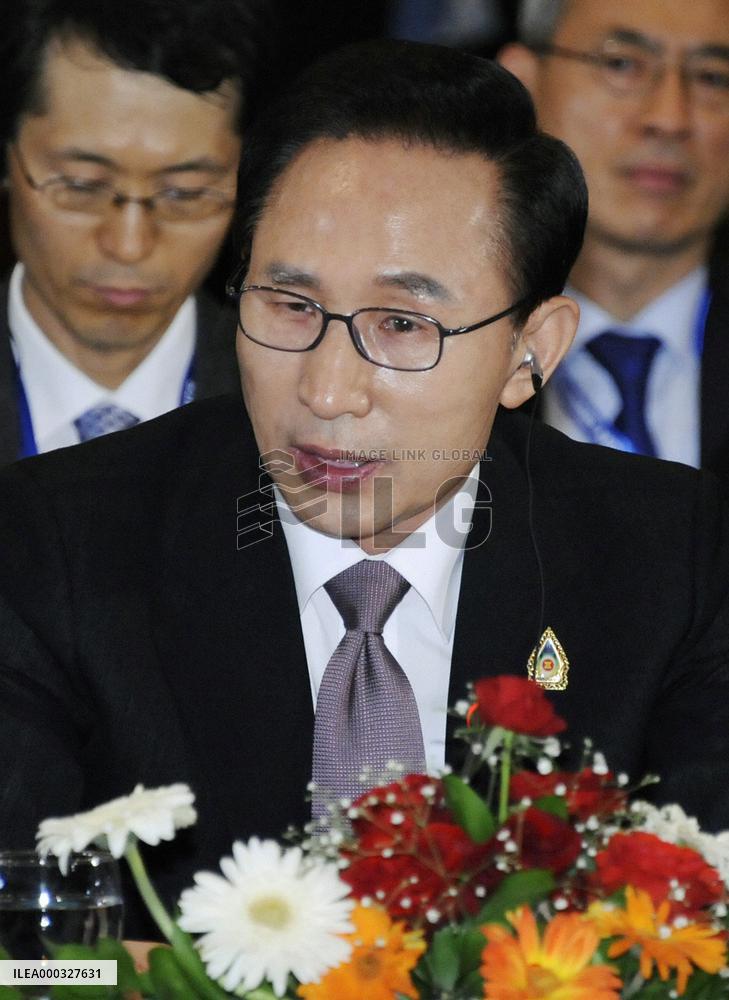 S. Korean Pres. Lee in trilateral summit