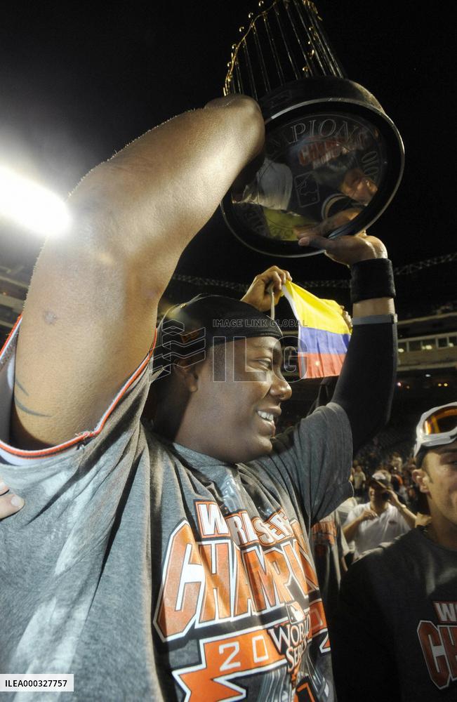 CORRECTED Giants win World Series