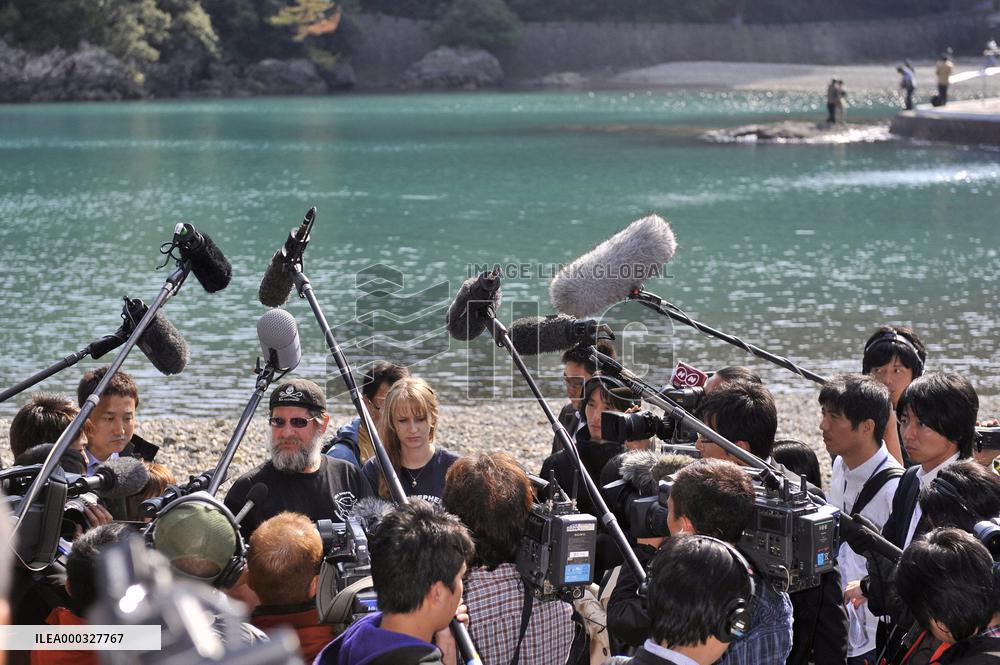 Taiji, environmentalists meet over dolphin hunt