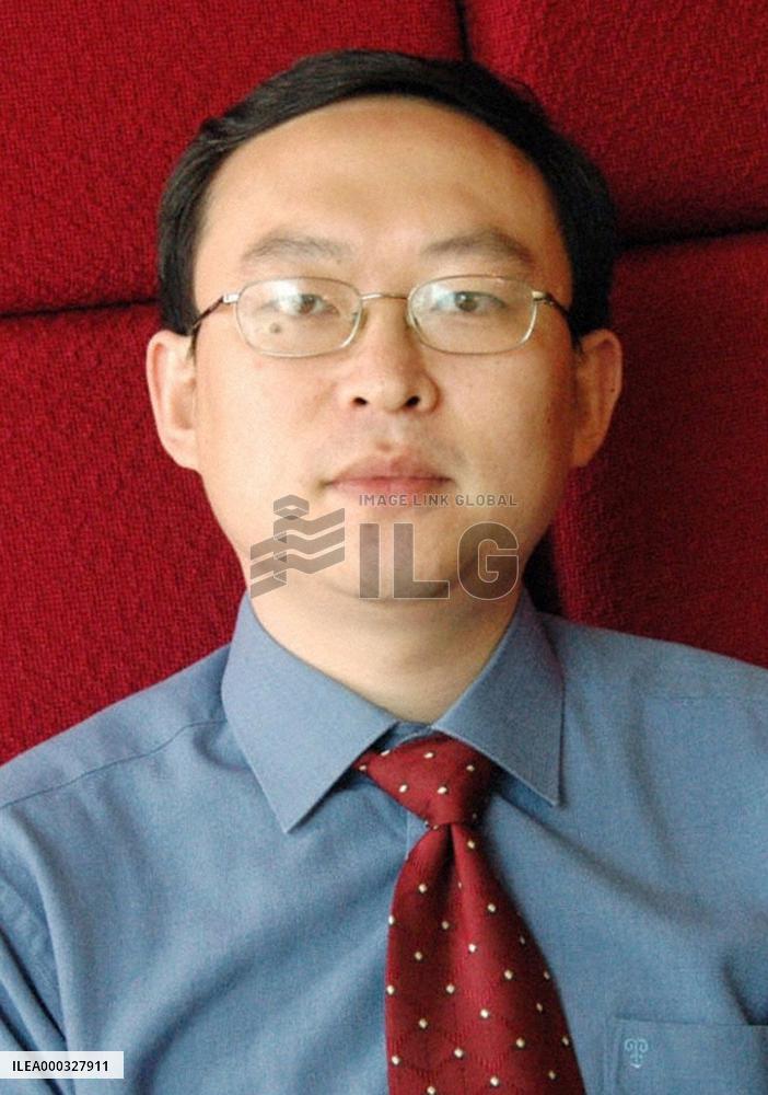 Dissident writer leaves China