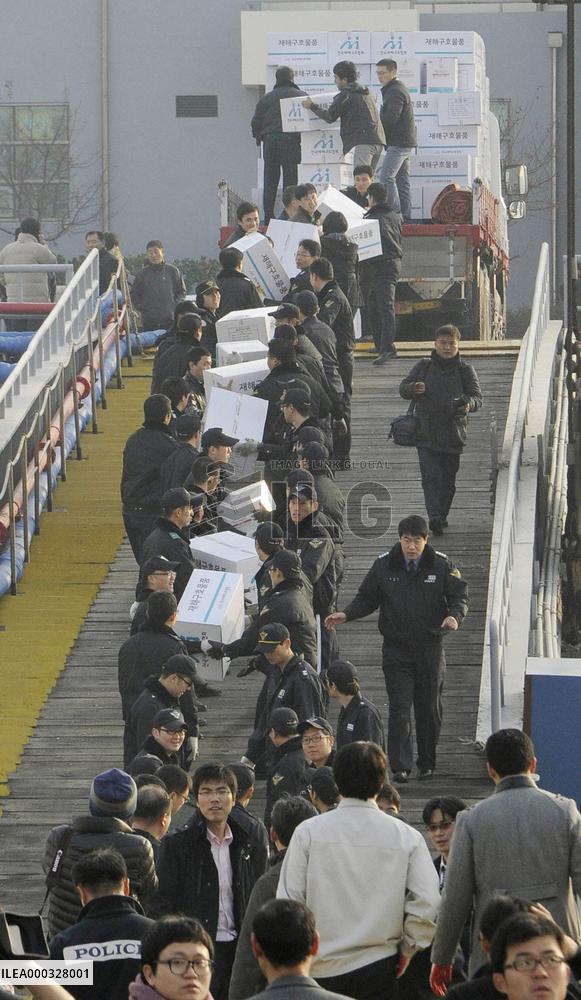 S. Korean transports aid supply to attacked island