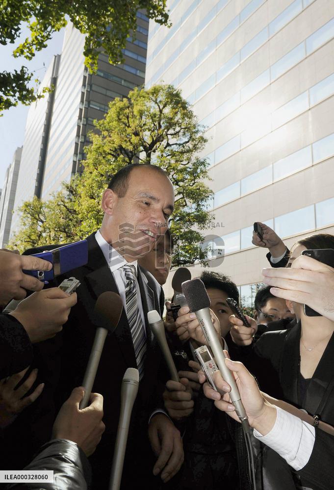 Ex-Olympus chief Woodford meets Japanese prosecutors