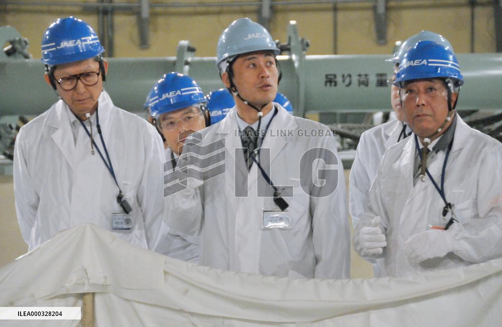 Nuclear disaster minister Hosono at Monju reactor