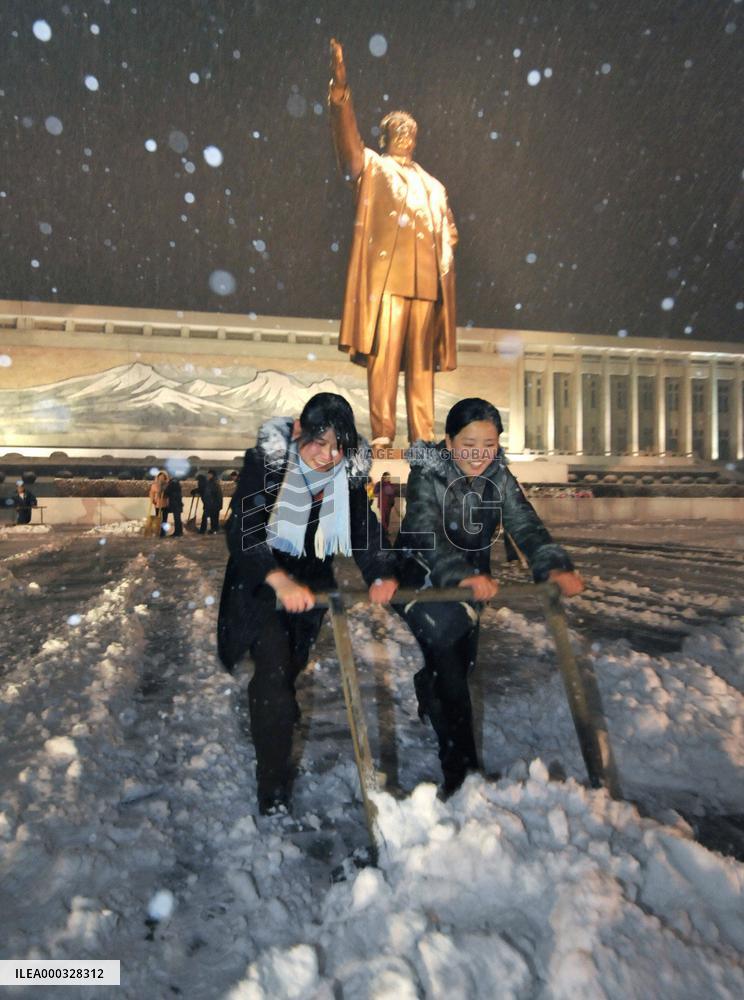 N. Koreans spend usual Sun. but angered by U.S-S. Korea drill
