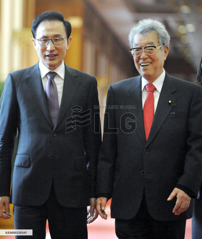 S. Korean President Lee considering visit to Japan in mid-Decembe