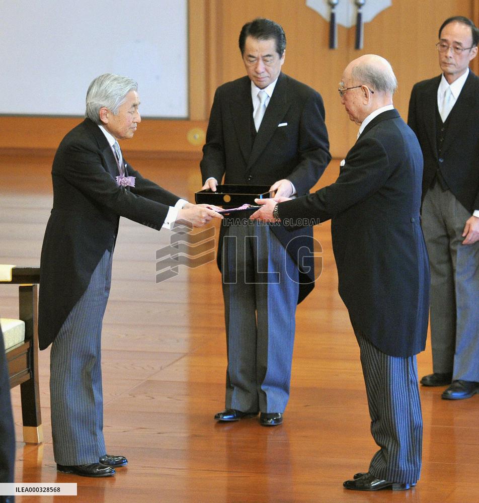Nobel laureate Suzuki receives Order of Culture