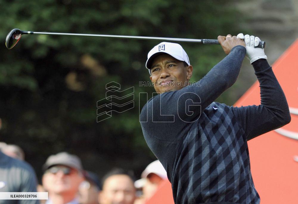Woods plays HSBC Champions