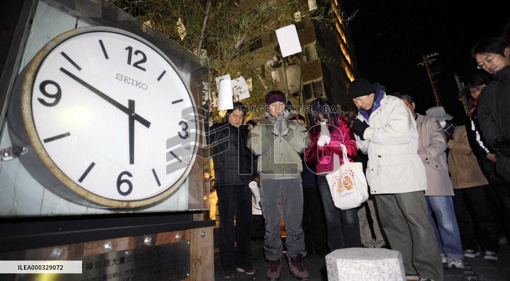 Kobe, vicinity mark 15th anniversary of Great Hanshin Earthquake