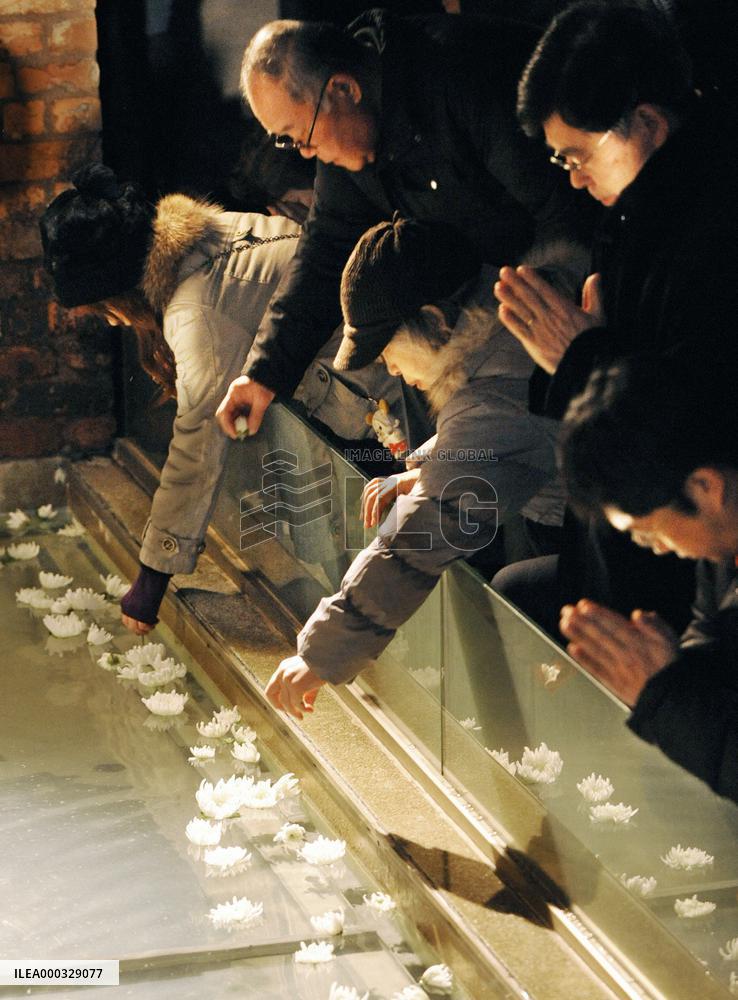 Kobe, vicinity mark 15th anniversary of Great Hanshin Earthquake