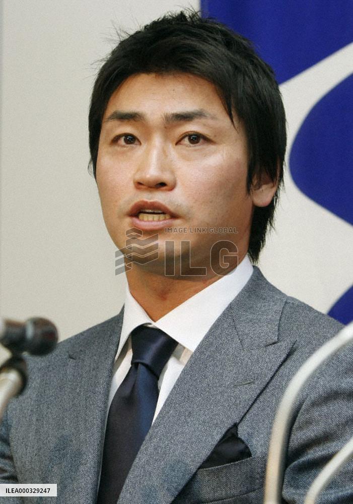 Aoki signs 2-year deal with Brewers