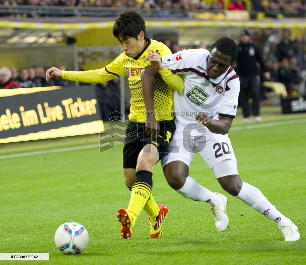Dortmund's Kagawa against Kaiserslautern