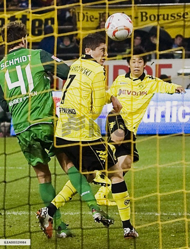 Dortmund beat Bremen 2-0