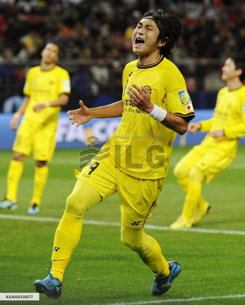 Kashiwa's Kitajima vs. Santos in Club World Cup