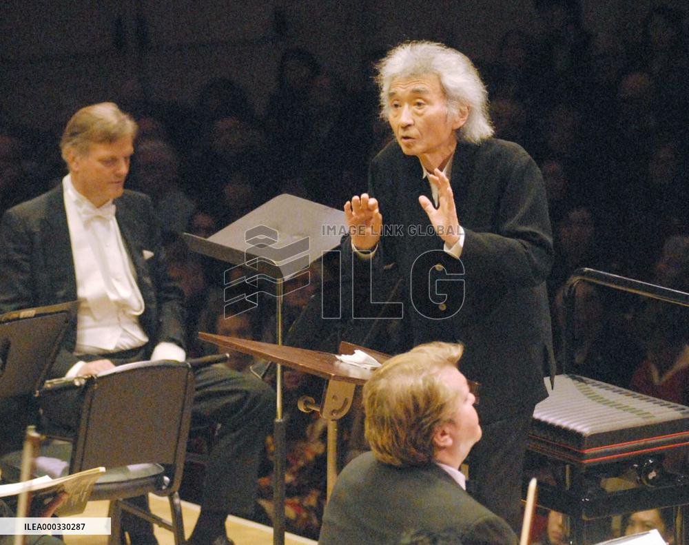 Ozawa shows full recovery at Carnegie Hall