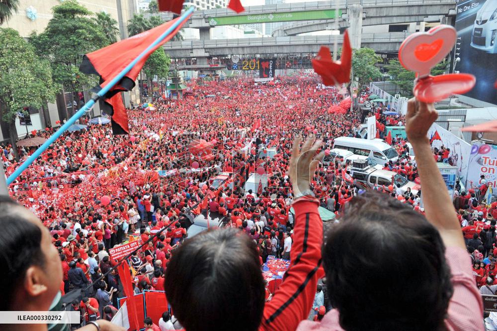 Thai demonstrators gather to remember victims of crackdown