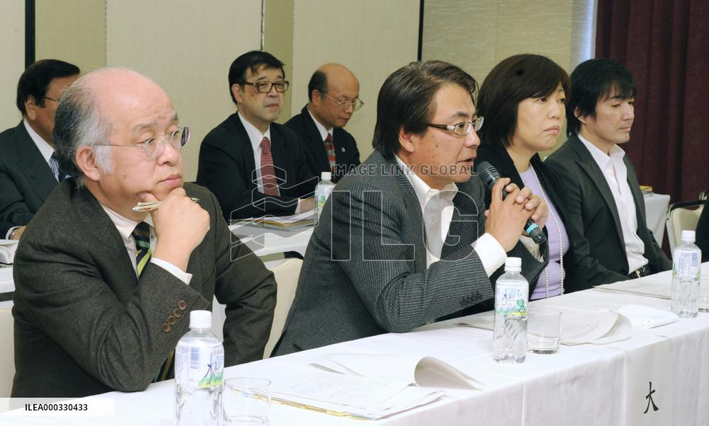 Renowned Japanese writers at press conference