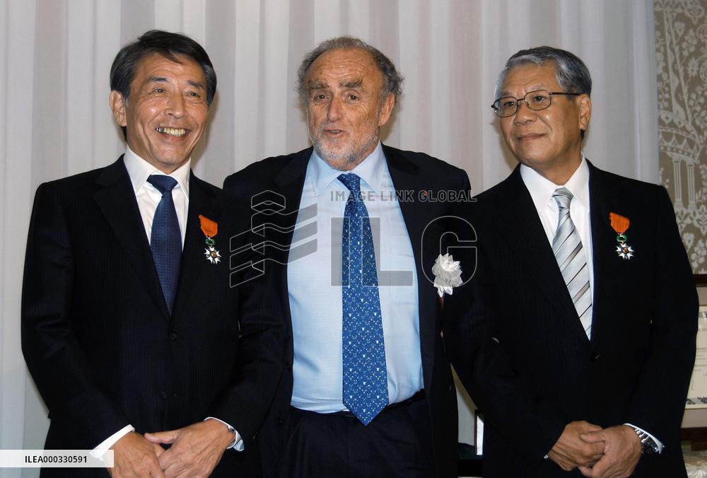 CORRECTED Japanese touch panel developers awarded French medal of